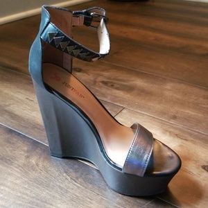 NIB Pewter and Black Wedge Sandal